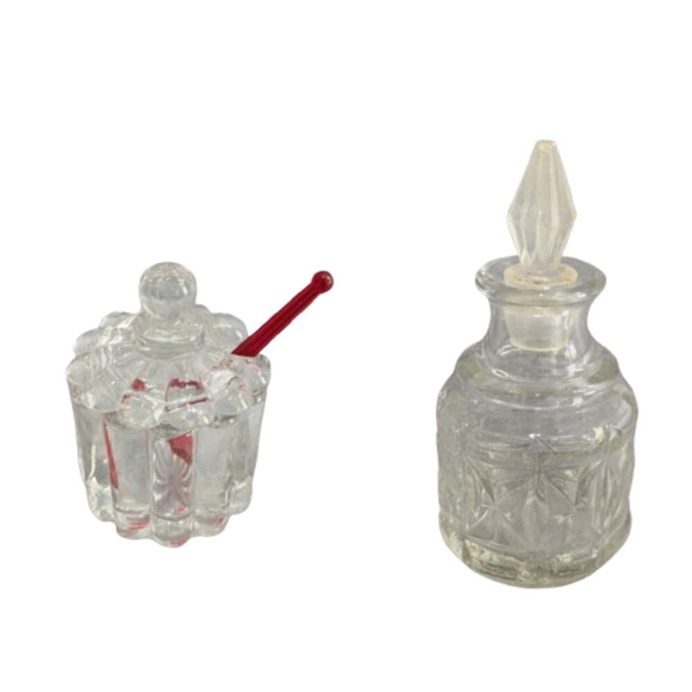 Set Of 2 Vintage Mid Century Clear Glass Bottle Salt Pepper Shaker Lid Stopper